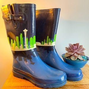 Western Chief Women’s size 8 rain boot with Seattle skyline.